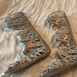 Joyfolie gold gladiator sandals Youth size 5